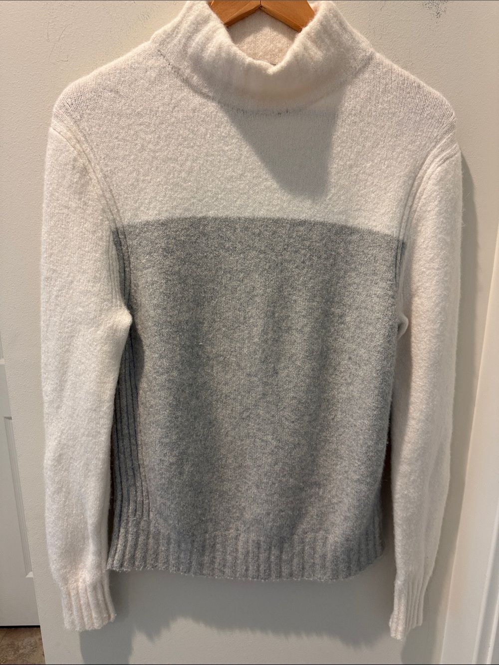 J.Crew Mock neck Colorblocked cream gray Merino-Alpaca blends Sweater size M
